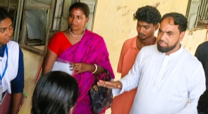 পরীক্ষার্থীদের খোঁজখবর নিতে কেন্দ্র পরিদর্শন